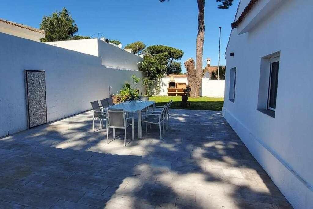 Villa Yoli 26 Con Piscina Y Jardin Cerca De La Playa Chiclana de la Frontera Luaran gambar